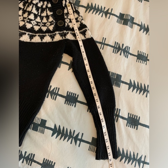 Fair isle Scandinavian style size small black and white knit sweater - Picture 5 of 8